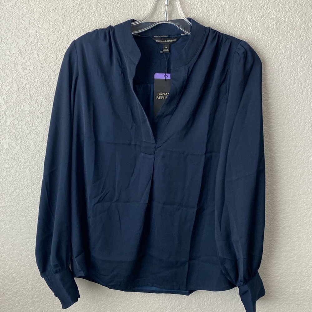 Banana Republic Women's Long Sleeve Satin Pullover  SIZE XS COLOR NAVY